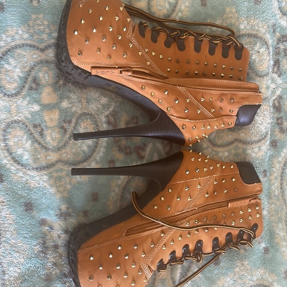 Boot/heels!🫶🏻 - Picture 2 of 3